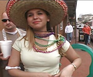 küçük horoz kızdırmak uzun çoraplı porno