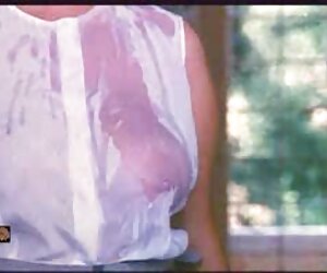 Sarışın ve kahverengi saçlı havuz uzun bacaklı kadın pornosu kenarında Sapphicerotic seks
